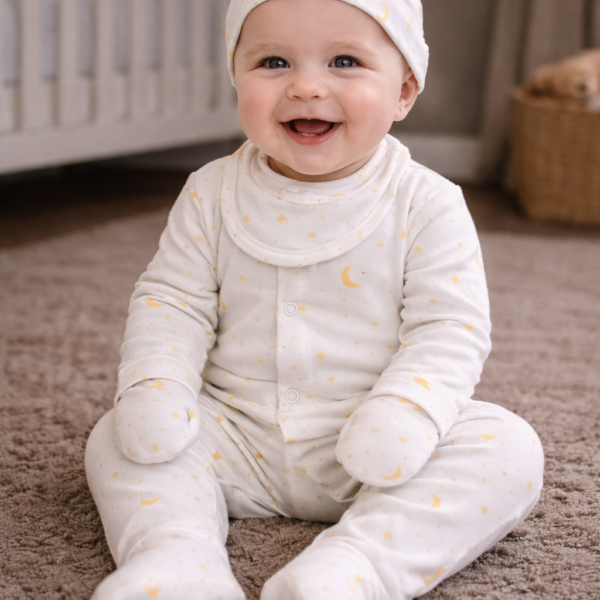 بيجامة أطفال قطن 5 قطع بنقشة القمر والنجوم – طقم مواليد كامل